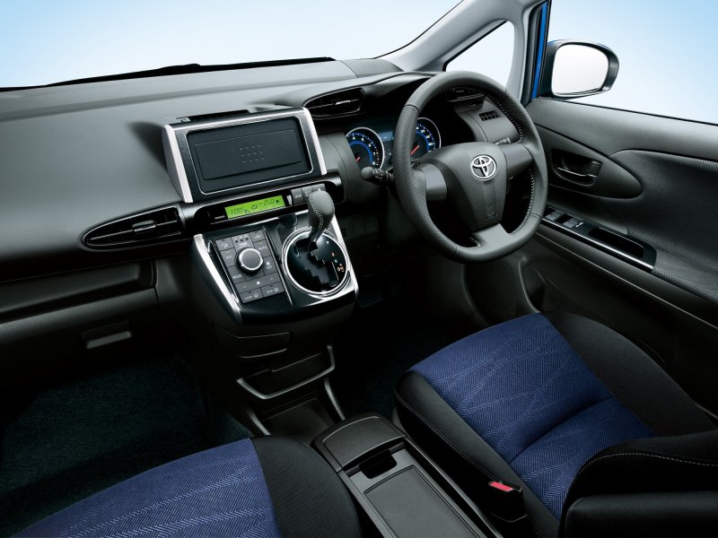 Toyota Wish 2015 салон