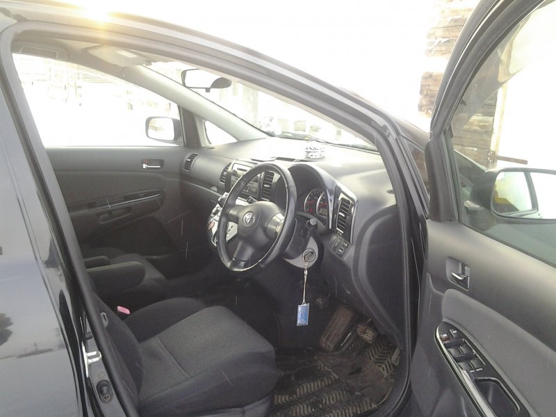 Toyota Wish 2004 салон