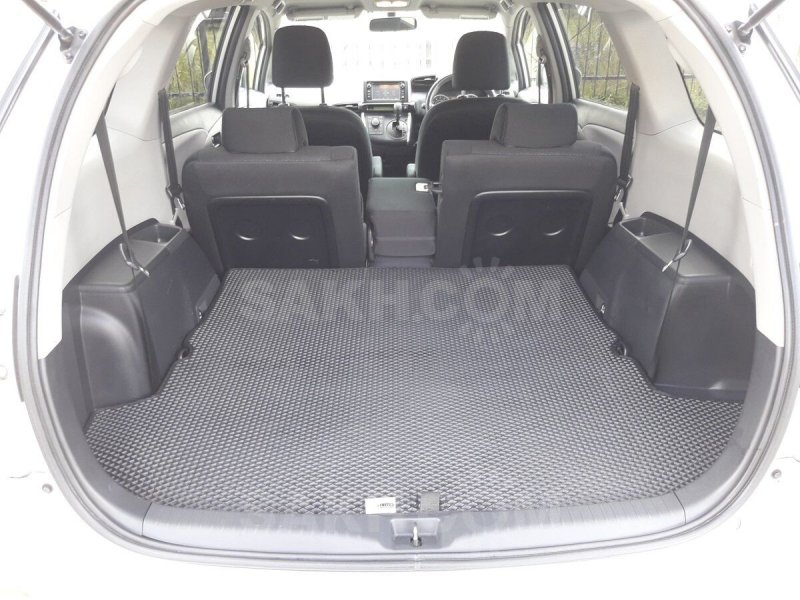 Toyota Wish 2015 салон