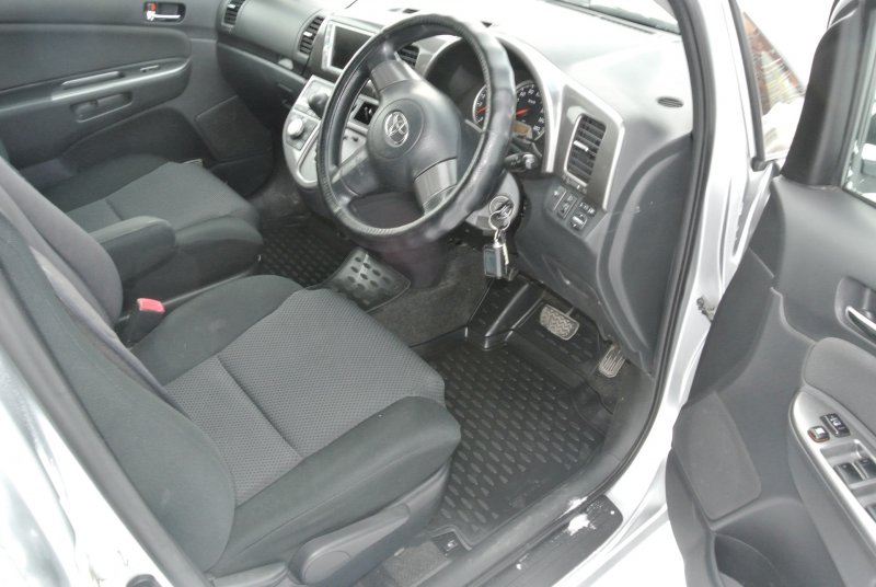 Toyota Виш 2003 салон
