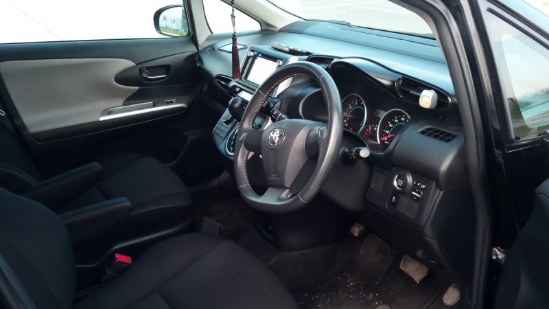 Toyota Wish 2017 салон