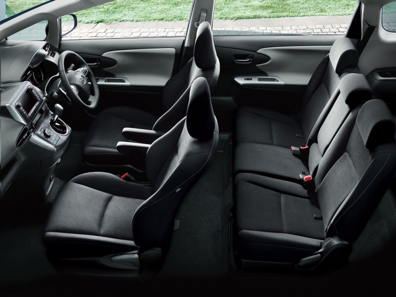 Toyota Wish 2014 салон