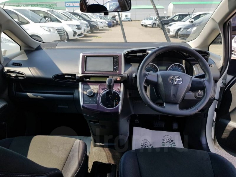 Toyota Wish 2007 салон