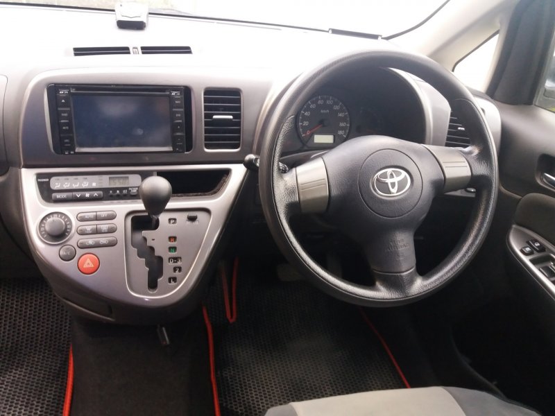 Toyota Wish 2005 салон