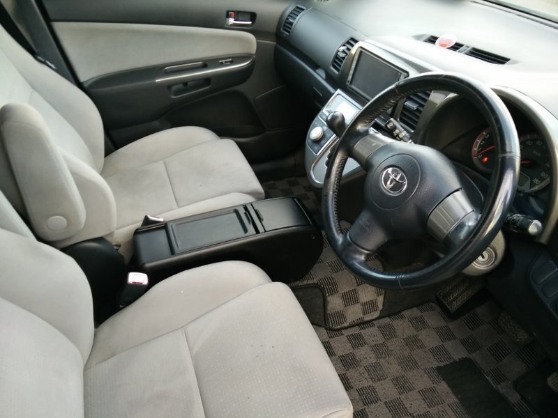 Toyota Wish 2008 салон