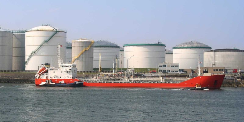 Танкер для нефтепродуктов