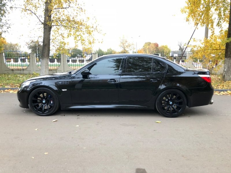Черные диски на БМВ е60