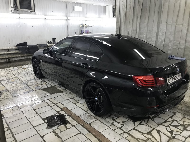 BMW 5 f10 тонированная черная