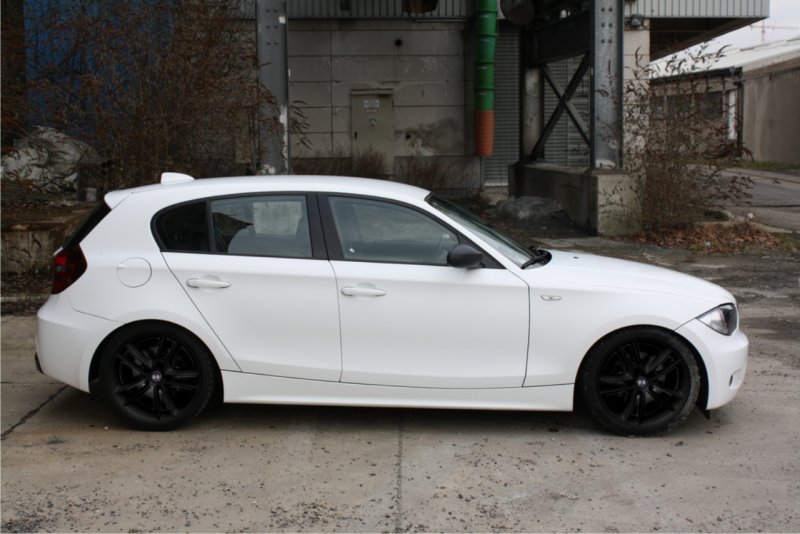 BMW f20 белая черные диски