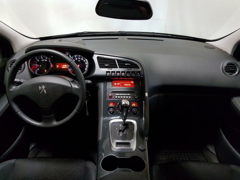 Peugeot 3008 i Рестайлинг салон