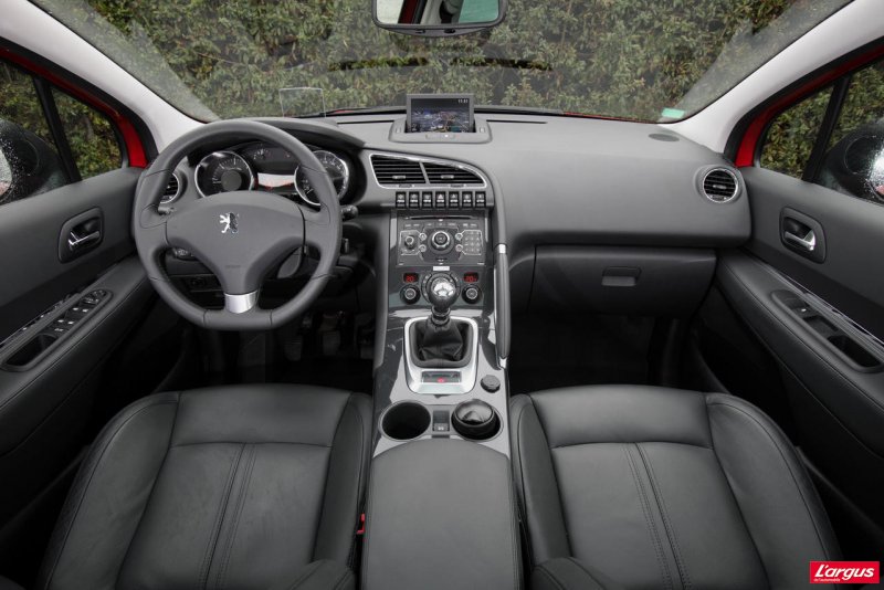 Peugeot 3008 салон 2010
