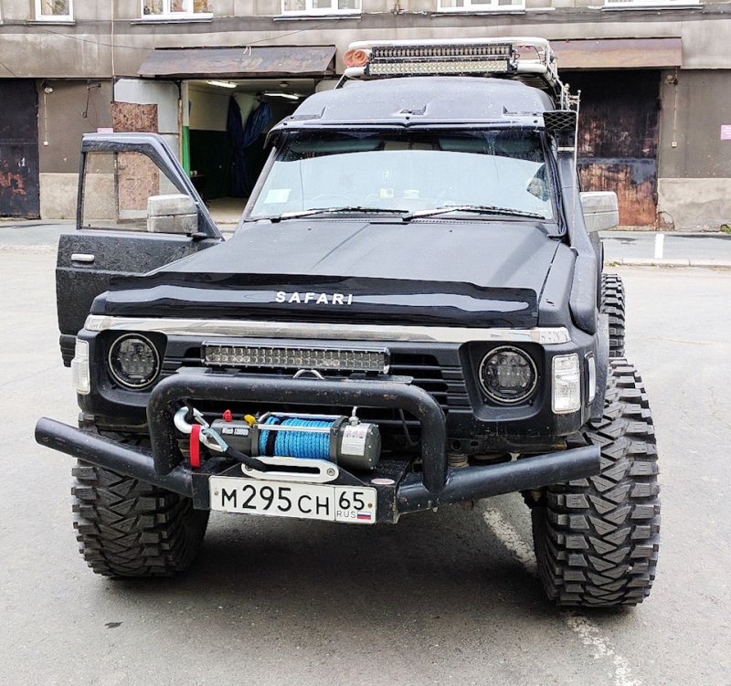 Ниссан сафари 60
