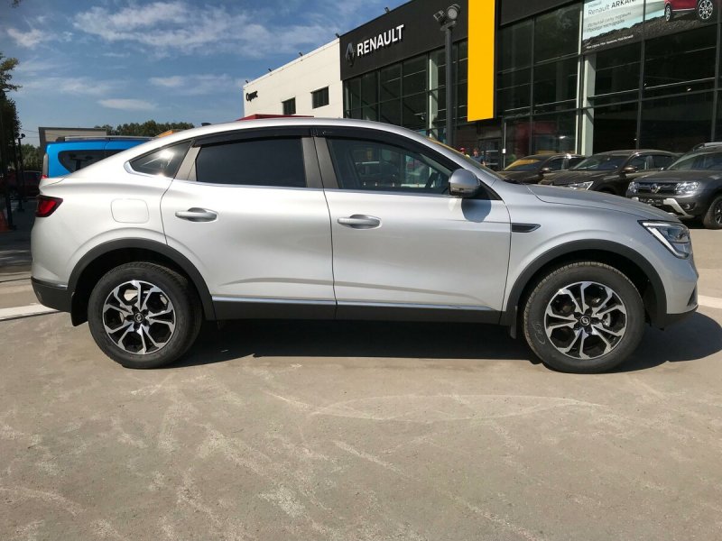 Renault Arkana темно серый