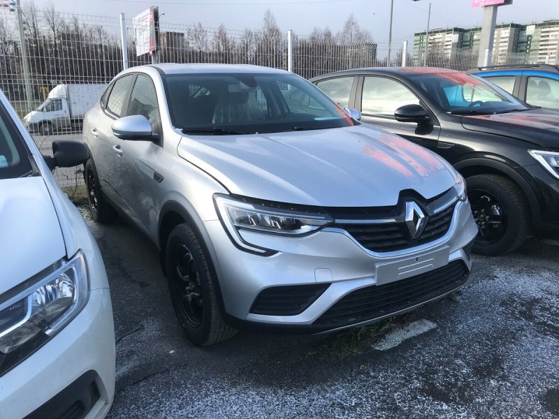 Renault Arkana светло серый