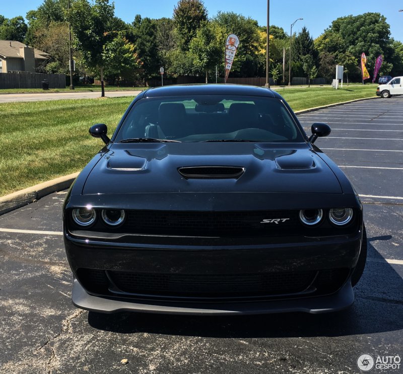 Dodge Challenger srt8
