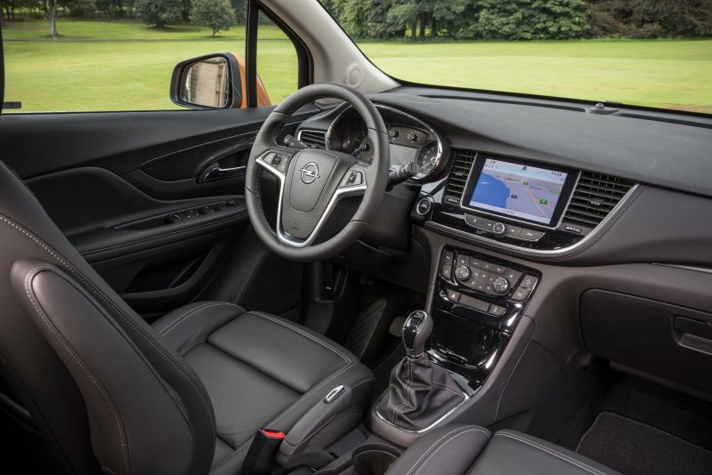 Opel Mokka коричневый салон