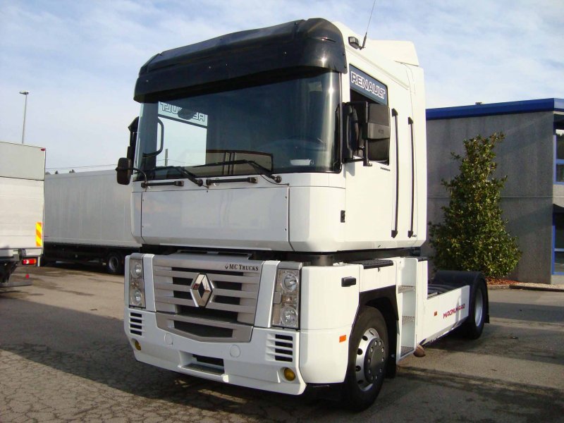 Renault Magnum