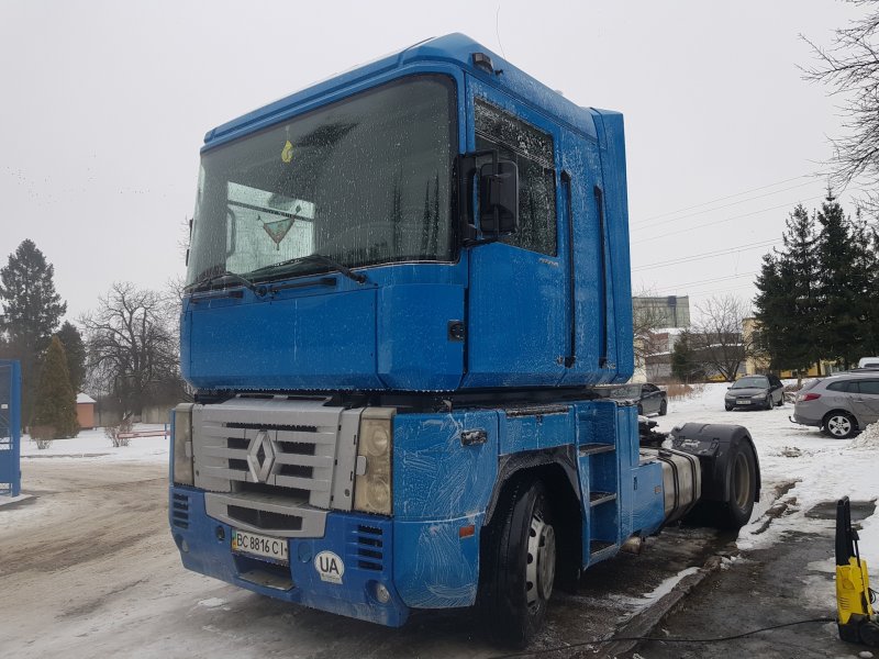 Renault Magnum 440 2004 года салон