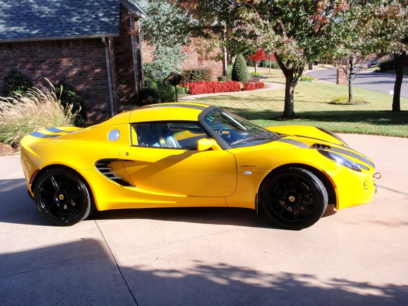 Автомобиль Lotus Elise