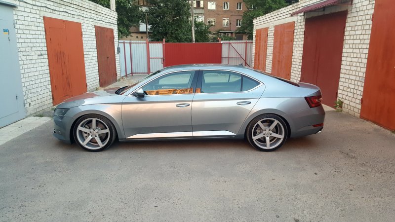 Skoda Superb r19