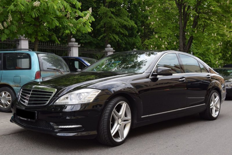 Mercedes w221
