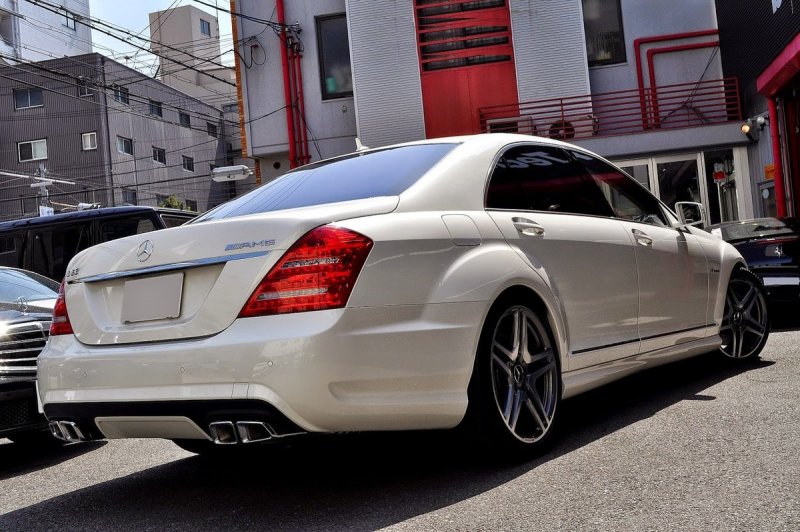 Mercedes Benz 221 AMG