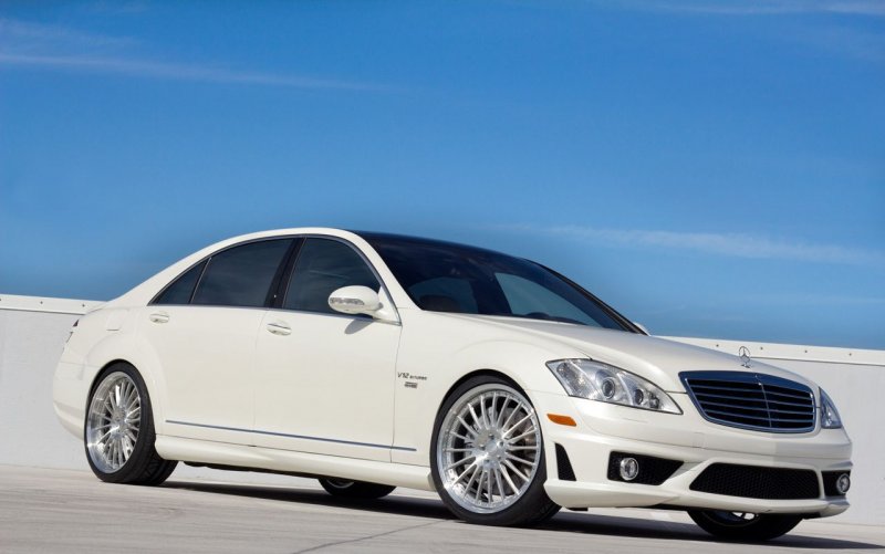 Mercedes Benz w221 AMG