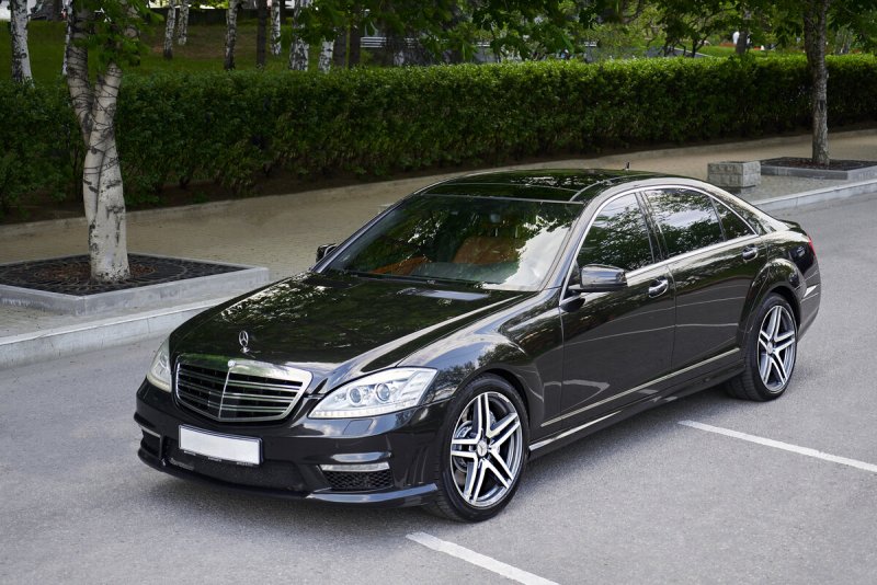 Mercedes Benz w221 63 AMG