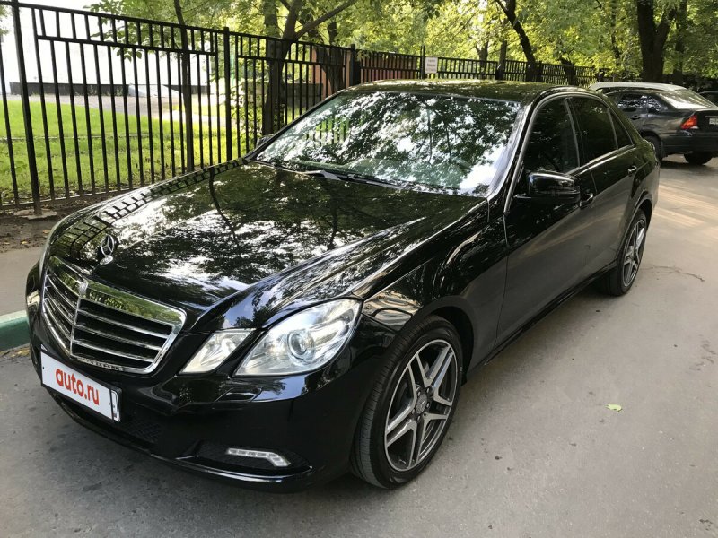 Мерседес Бенц е200 черный