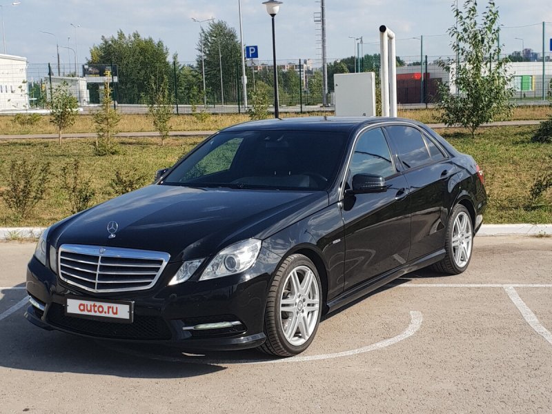 Мерседес-Бенц е200 2012 черная