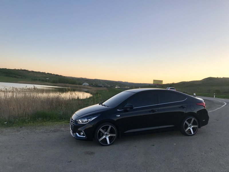 Hyundai Solaris Black r18