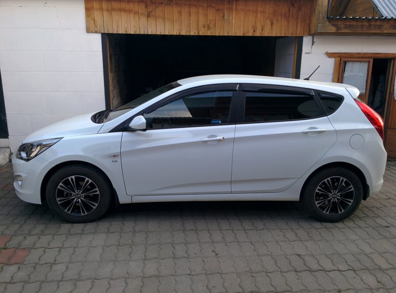 Hyundai Solaris Hatchback r16