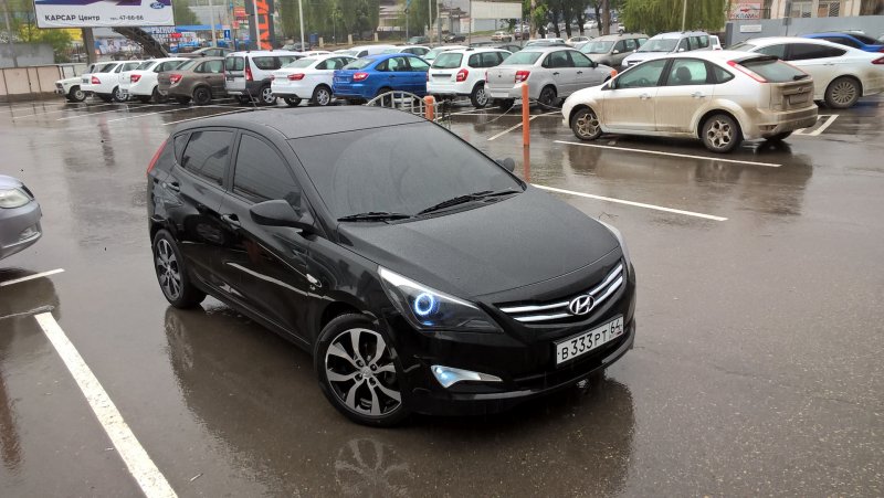 Черный.Hyundai.Solaris r17