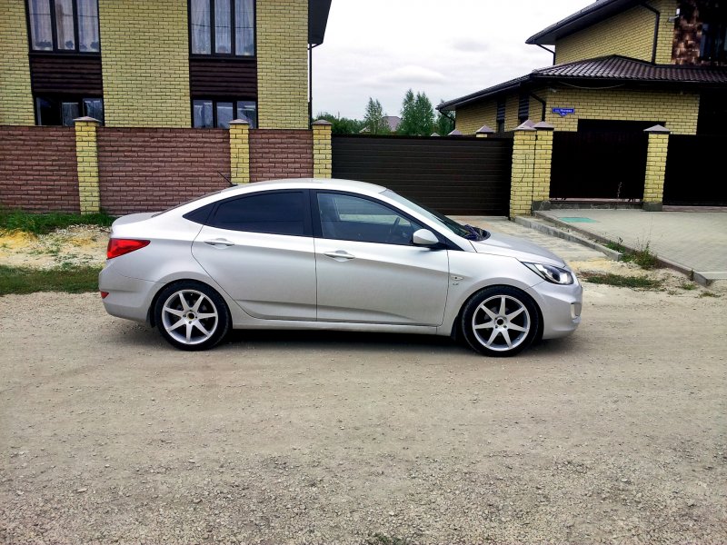 Hyundai Solaris r17