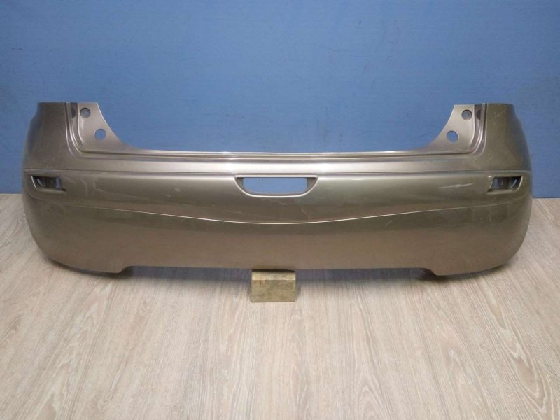 Nissan Sunny 2000 бампер задний