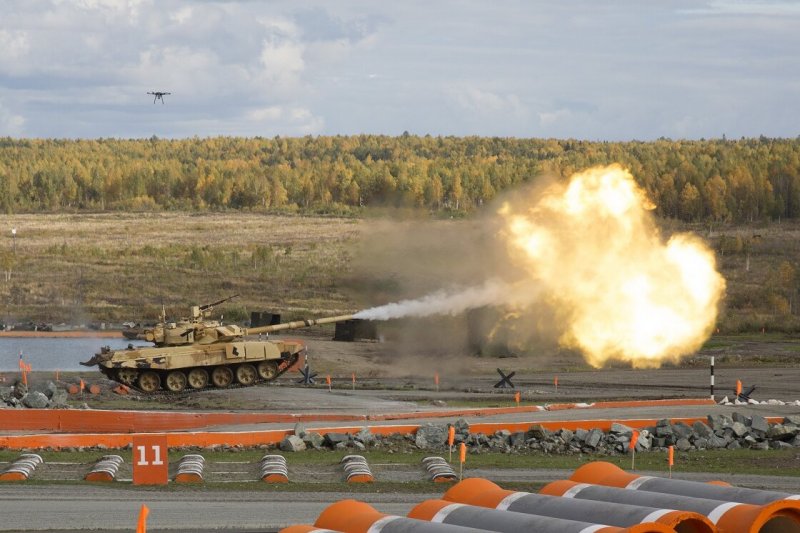 Танк т90 стреляет