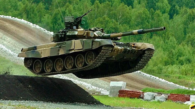 Танк т-90 в прыжке