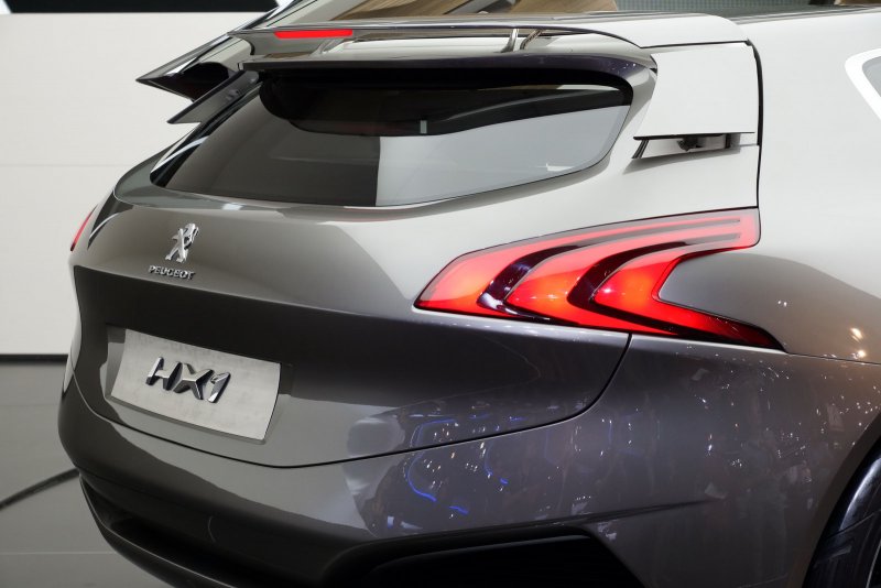 Peugeot флагманский седан 608
