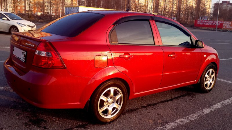 Chevrolet Aveo t250 красная
