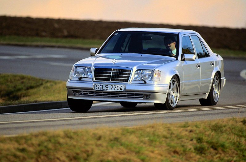 Мерседес Бенц 124 e500