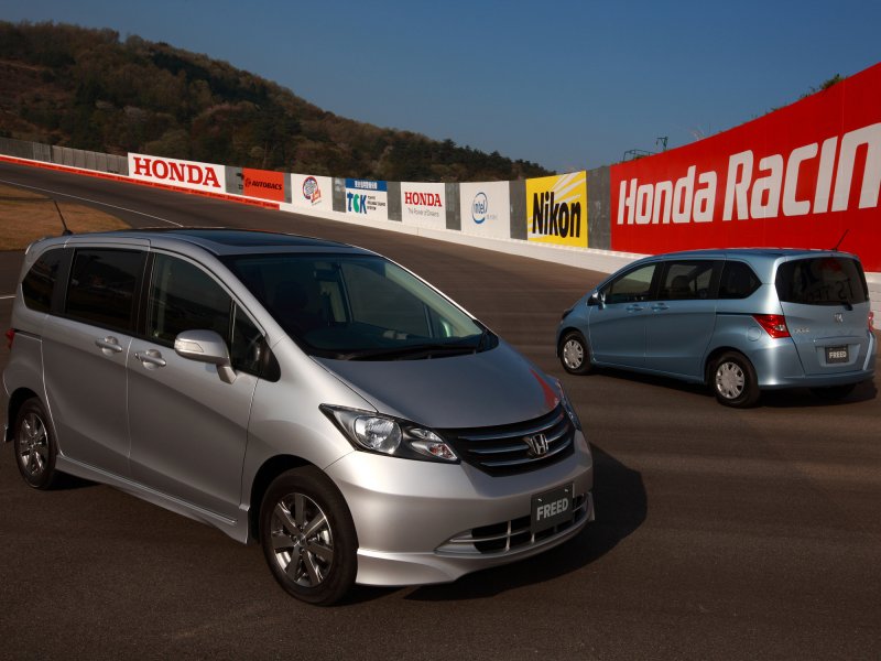 Honda freed Spike 1 поколение