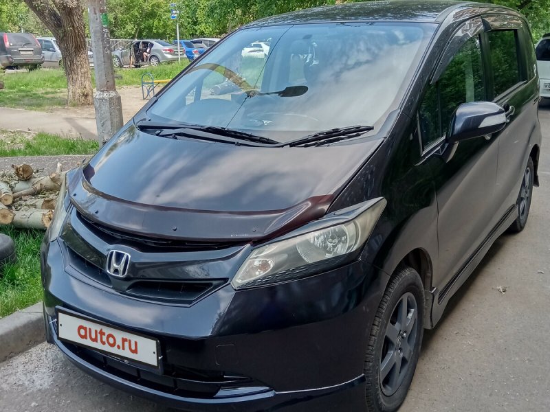 Компактвэн Honda freed