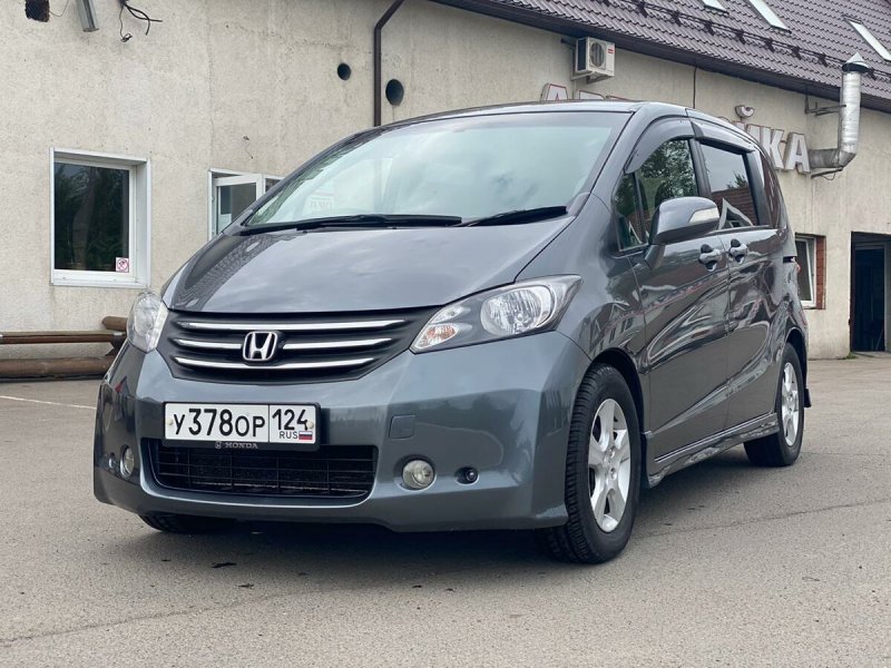 Компактвэн Honda freed