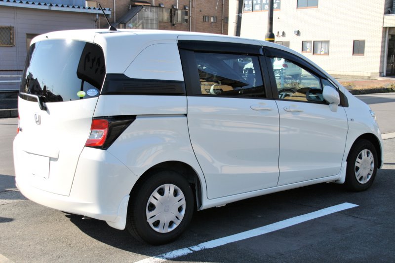 Honda freed 2
