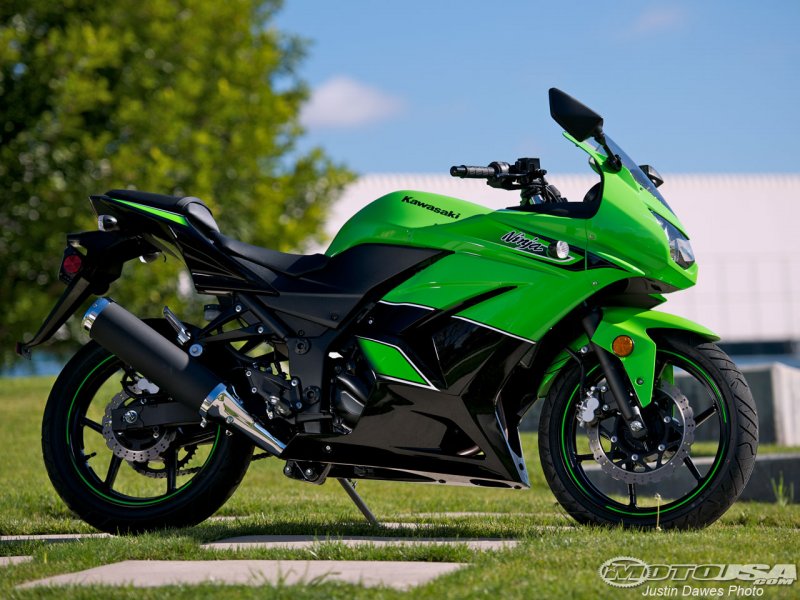 Kawasaki Ninja zx10r красный
