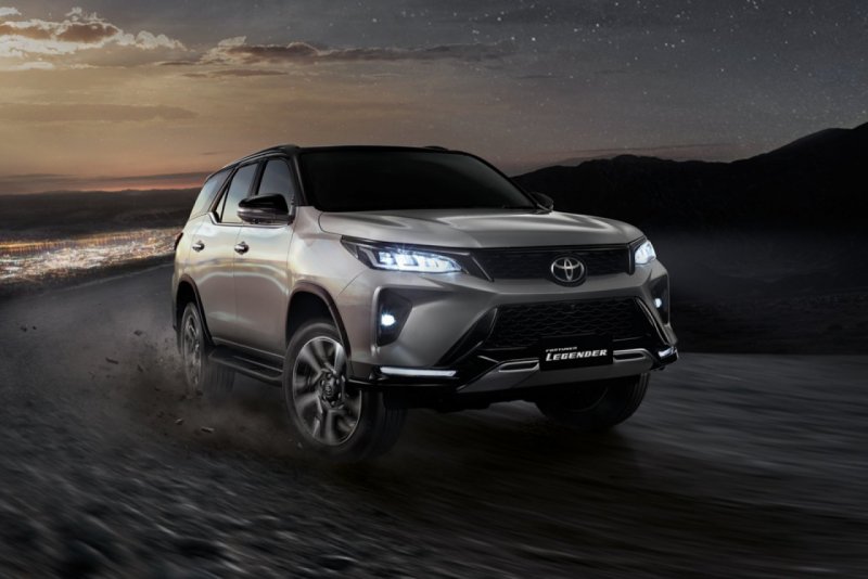 Тойота Fortuner 2021