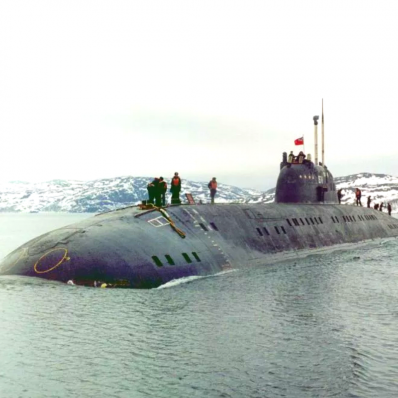 Подводная лодка России всплыла