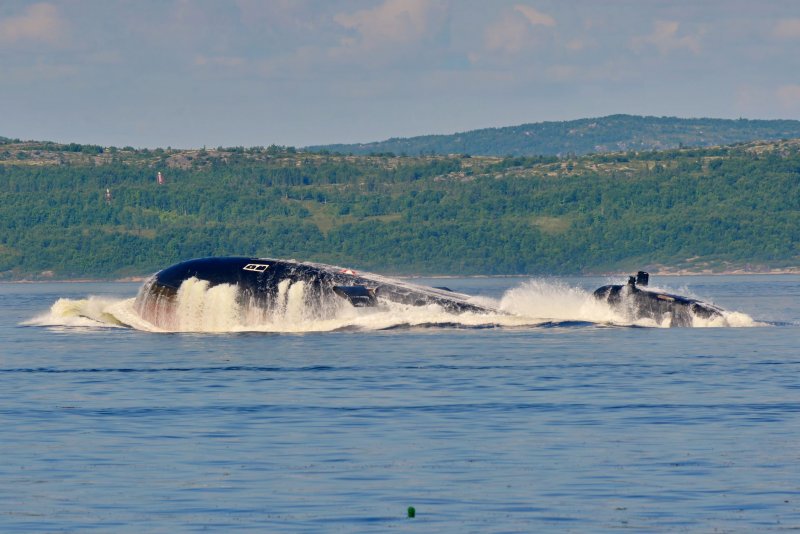 Всплытие Российской подводной лодки