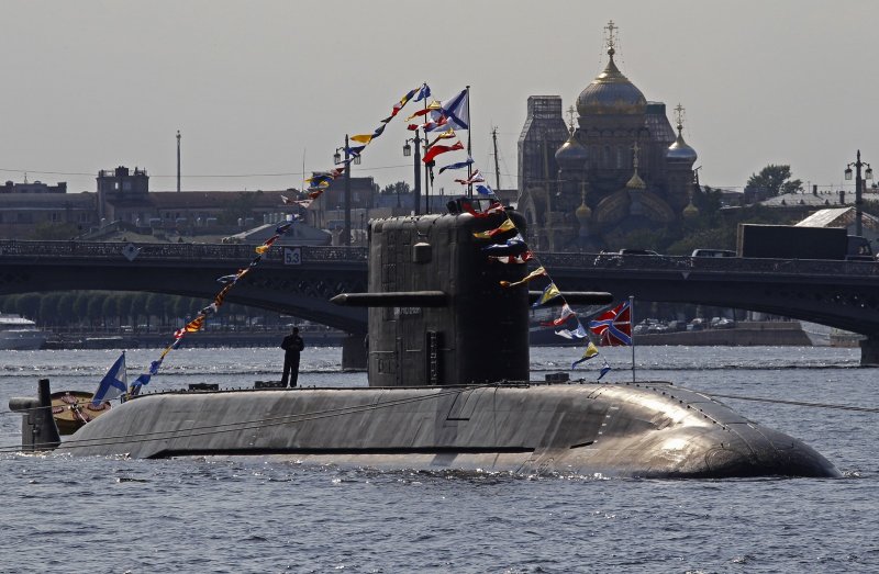 Российская подводная лодка у статуи свободы в США