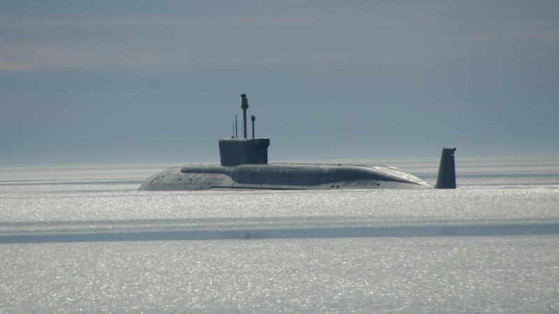 Подводная лодка Борей во льдах